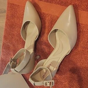 Anne Klein taupe kitten heels